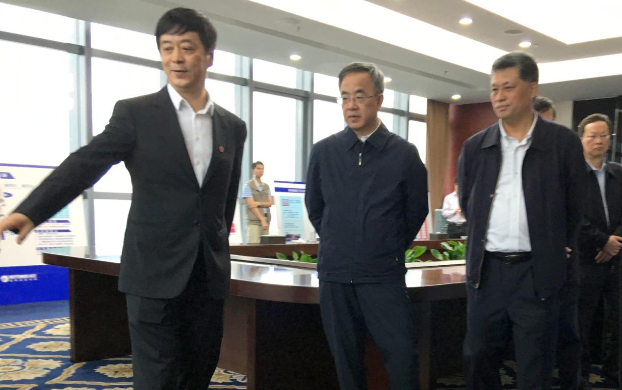 中央政治局委员、广东省委书记调研海王(图1) 中央政治局委员、广东省委书记调研海王(图1)